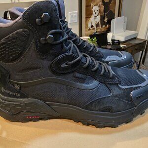 VANS Crestline GORE-TEX MTE Black / Black Boots Waterproof Men's Sz 12 NEW RARE